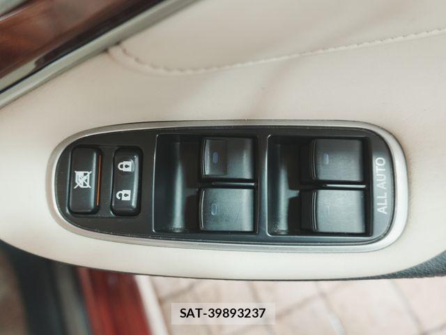 Toyota CROWN MAJESTA 2015-04 8658540-23