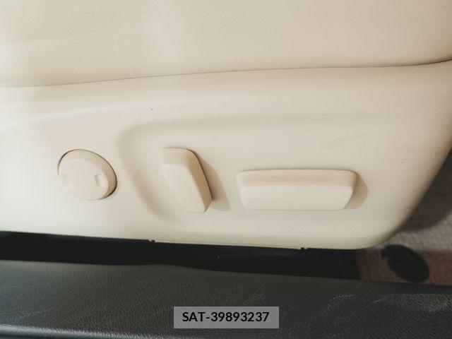 Toyota CROWN MAJESTA 2015-04 8658540-25
