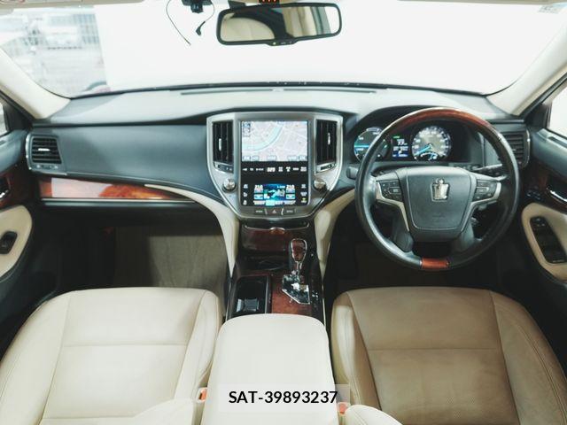 Toyota CROWN MAJESTA 2015-04 8658540-5