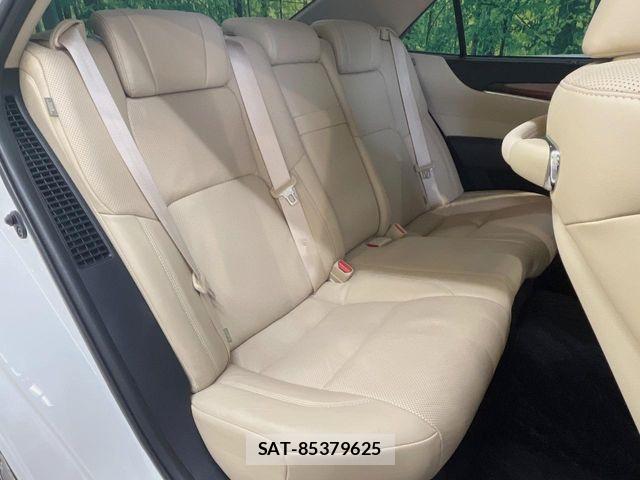 Toyota CROWN MAJESTA 2017-03 8741324-9