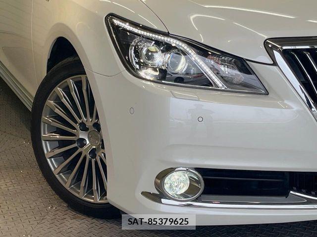 Toyota CROWN MAJESTA 2017-03 8741324-12