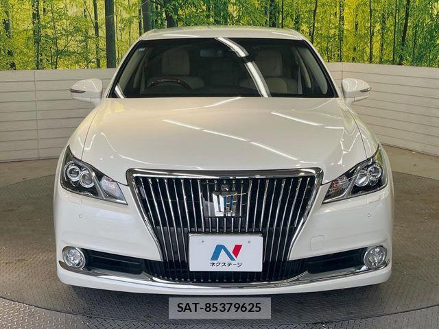 Toyota CROWN MAJESTA 2017-03 8741324-13