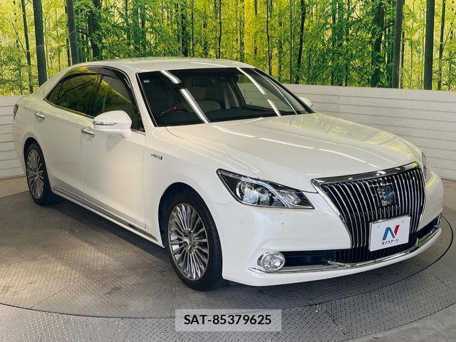 Toyota CROWN MAJESTA 2017-03 8741324-15