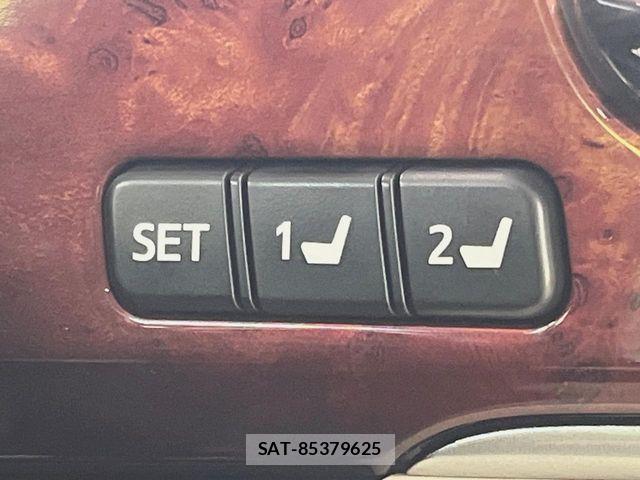Toyota CROWN MAJESTA 2017-03 8741324-7