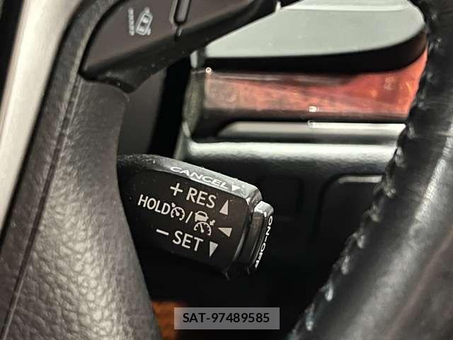 Toyota CROWN MAJESTA 2017-01 8779841-9
