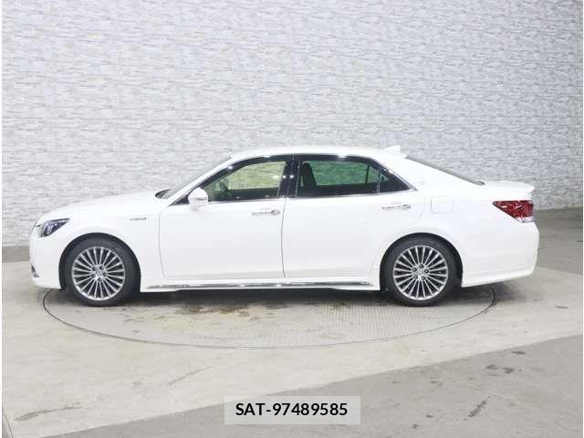 Toyota CROWN MAJESTA 2017-01 8779841-12
