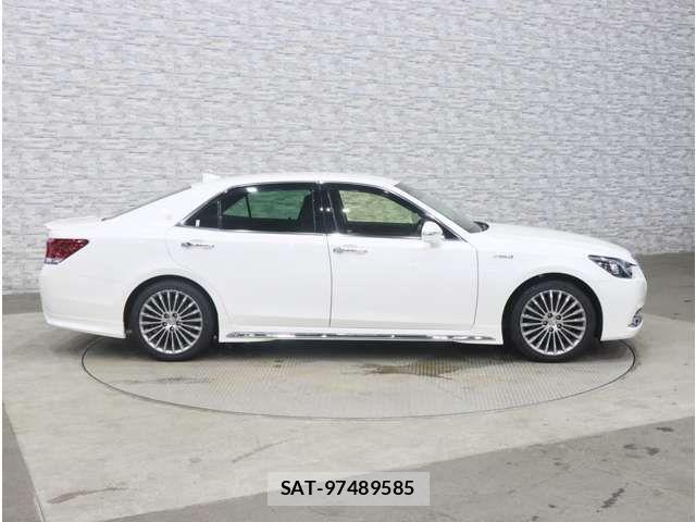 Toyota CROWN MAJESTA 2017-01 8779841-13