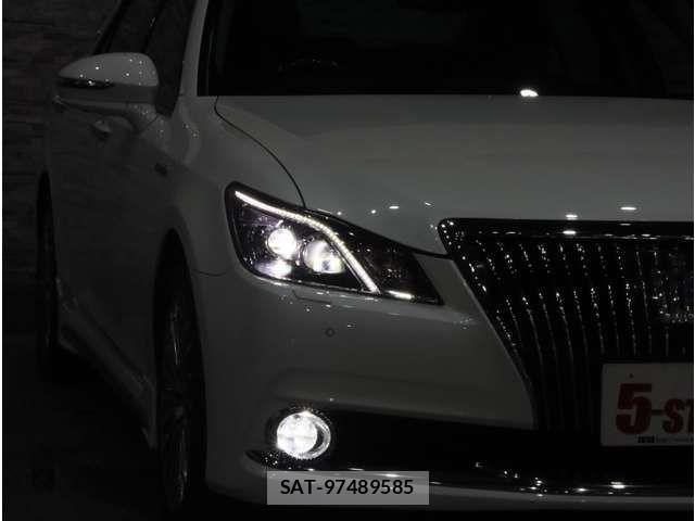Toyota CROWN MAJESTA 2017-01 8779841-15