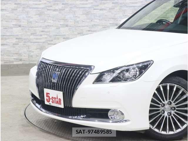 Toyota CROWN MAJESTA 2017-01 8779841-16