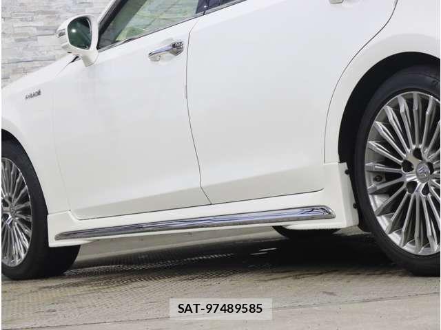 Toyota CROWN MAJESTA 2017-01 8779841-19