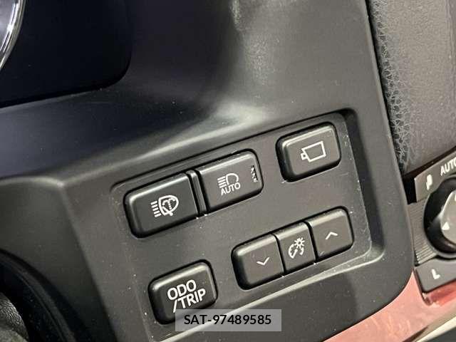 Toyota CROWN MAJESTA 2017-01 8779841-8