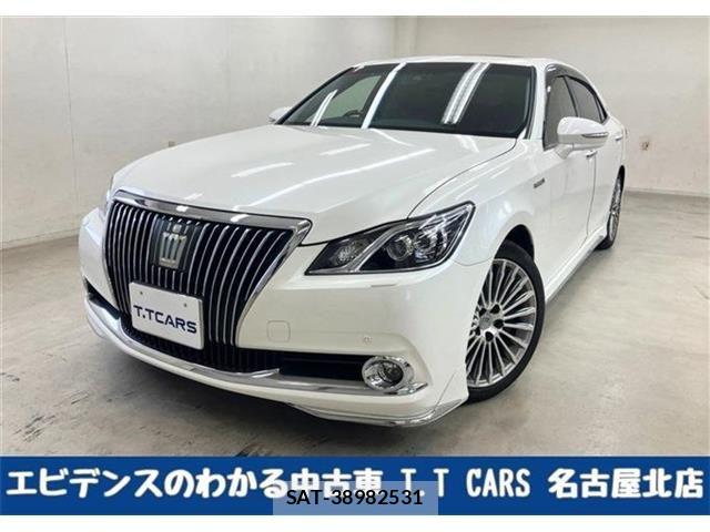 Toyota CROWN MAJESTA 2013-10 8795592-0