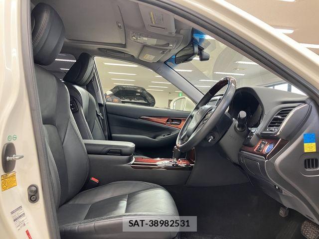 Toyota CROWN MAJESTA 2013-10 8795592-21