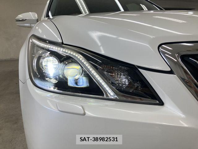 Toyota CROWN MAJESTA 2013-10 8795592-26
