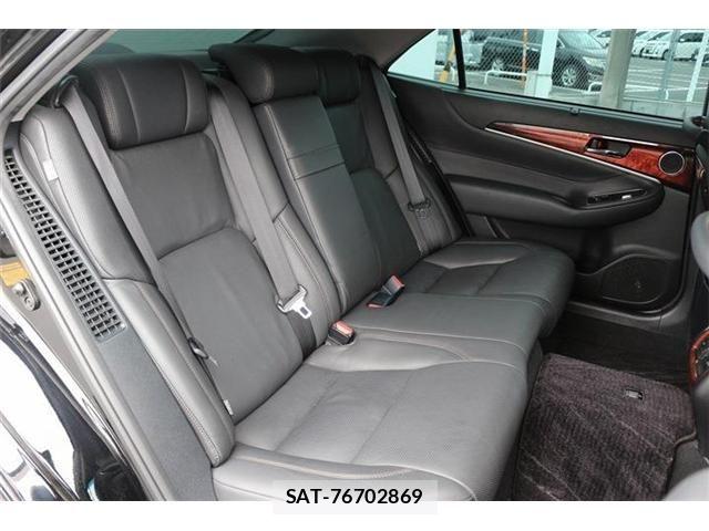 Toyota CROWN MAJESTA 2014-04 8795593-15