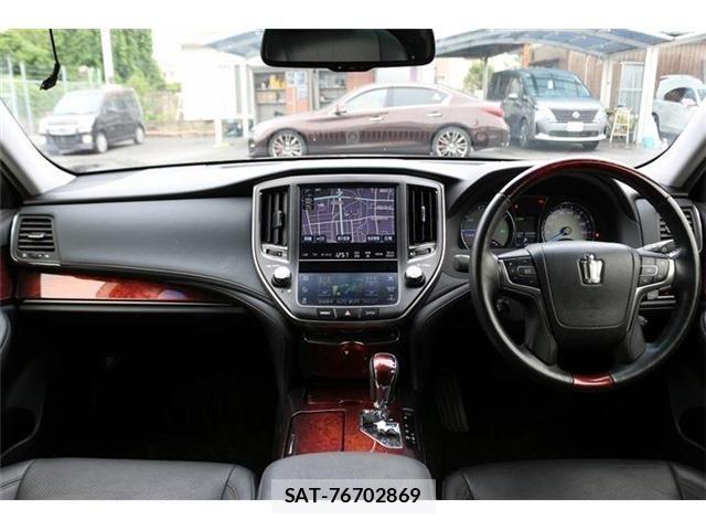 Toyota CROWN MAJESTA 2014-04 8795593-16