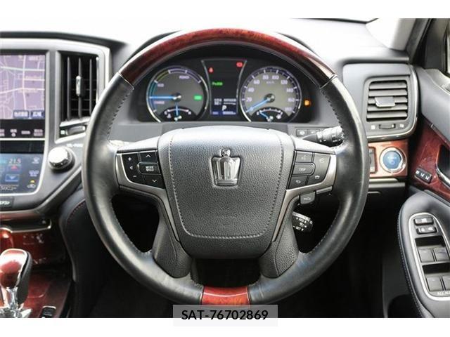 Toyota CROWN MAJESTA 2014-04 8795593-17