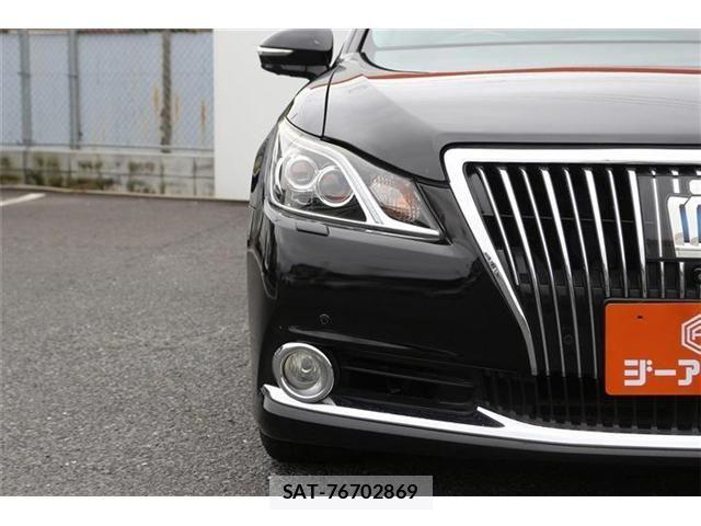 Toyota CROWN MAJESTA 2014-04 8795593-25