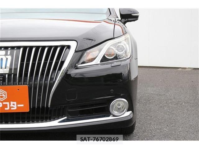 Toyota CROWN MAJESTA 2014-04 8795593-26
