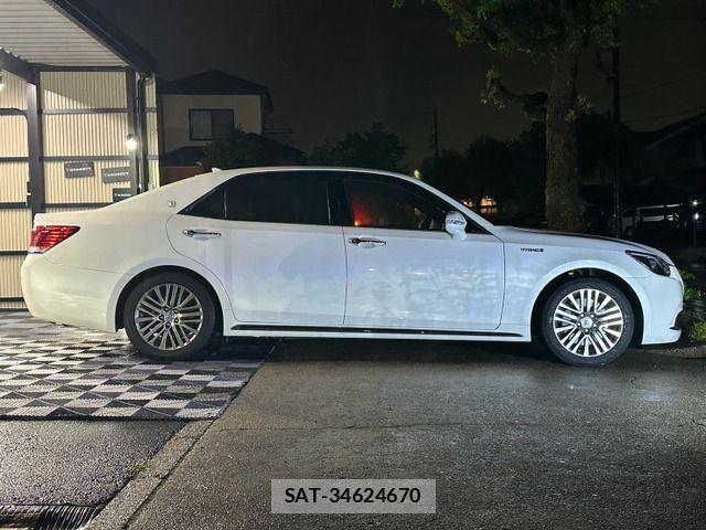 Toyota CROWN MAJESTA 2013-12 8795594-11