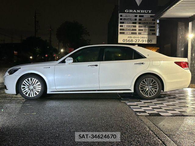Toyota CROWN MAJESTA 2013-12 8795594-12