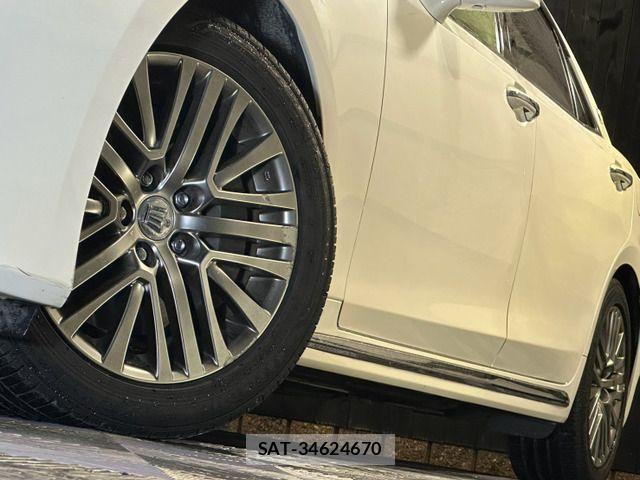 Toyota CROWN MAJESTA 2013-12 8795594-17
