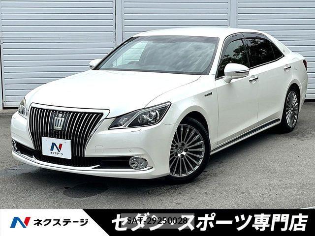 Toyota CROWN MAJESTA 2013-10 8828369-0