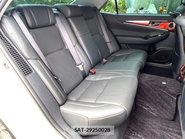 Toyota CROWN MAJESTA 2013-10 8828369-10