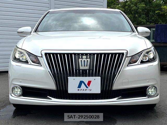 Toyota CROWN MAJESTA 2013-10 8828369-12