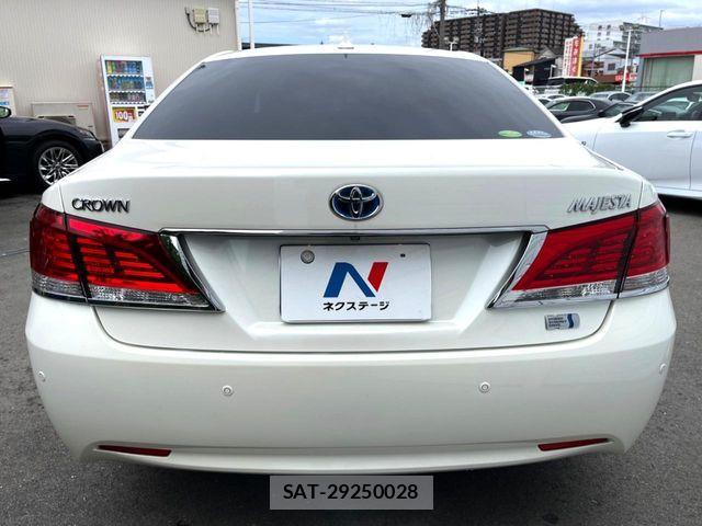 Toyota CROWN MAJESTA 2013-10 8828369-13