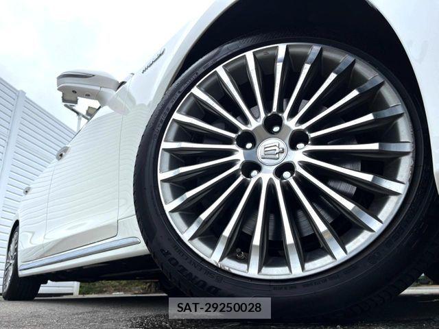 Toyota CROWN MAJESTA 2013-10 8828369-15