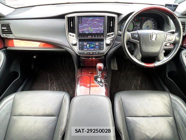 Toyota CROWN MAJESTA 2013-10 8828369-1