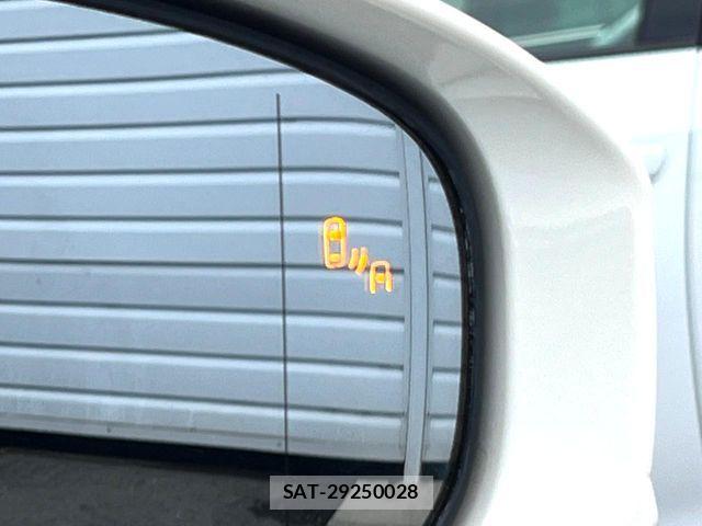 Toyota CROWN MAJESTA 2013-10 8828369-4