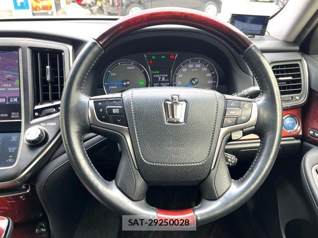 Toyota CROWN MAJESTA 2013-10 8828369-8