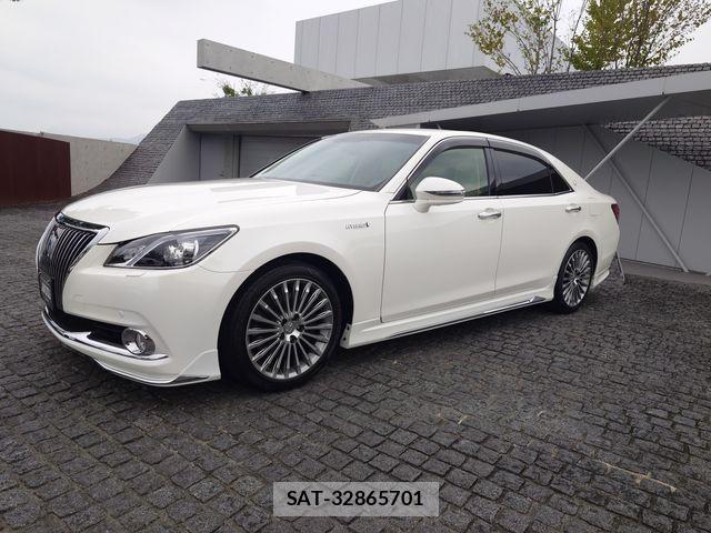 Toyota CROWN MAJESTA 2014-11 8848557-1