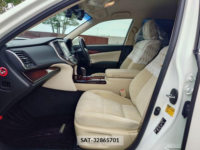 Toyota CROWN MAJESTA 2014-11 8848557-19