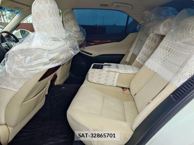 Toyota CROWN MAJESTA 2014-11 8848557-21