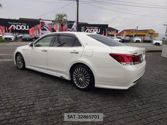Toyota CROWN MAJESTA 2014-11 8848557-3