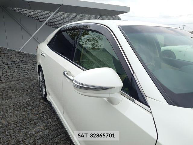 Toyota CROWN MAJESTA 2014-11 8848557-4