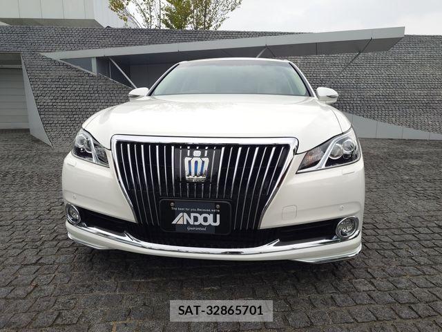 Toyota CROWN MAJESTA 2014-11 8848557-5