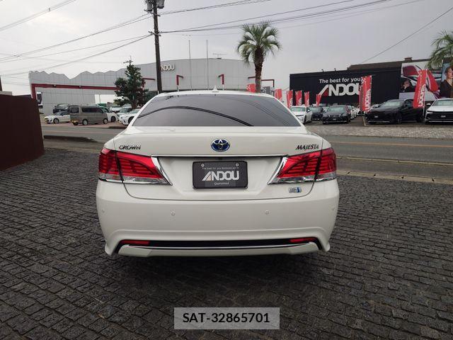 Toyota CROWN MAJESTA 2014-11 8848557-6