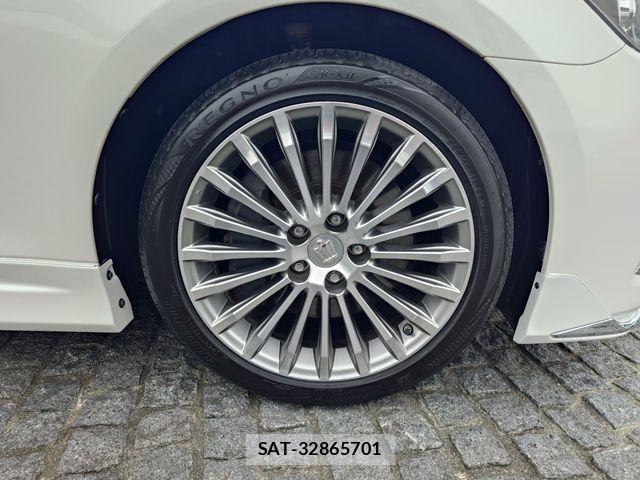 Toyota CROWN MAJESTA 2014-11 8848557-7