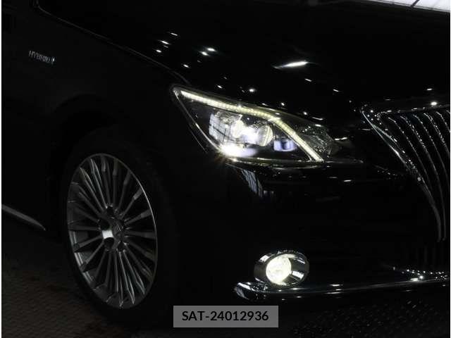 Toyota CROWN MAJESTA 2013-11 8879218-11