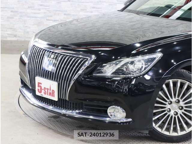 Toyota CROWN MAJESTA 2013-11 8879218-12