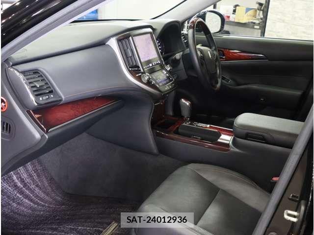 Toyota CROWN MAJESTA 2013-11 8879218-17