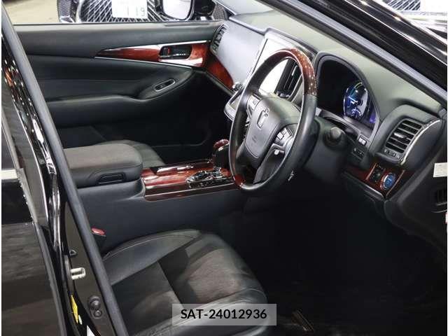 Toyota CROWN MAJESTA 2013-11 8879218-18