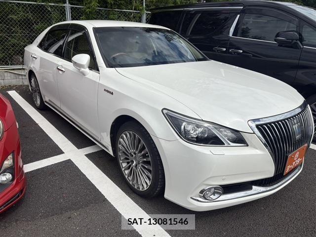 Toyota CROWN MAJESTA 2013-10 8883456-0