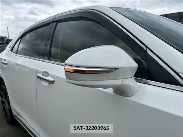 Toyota CROWN MAJESTA 2015-03 1136956-10
