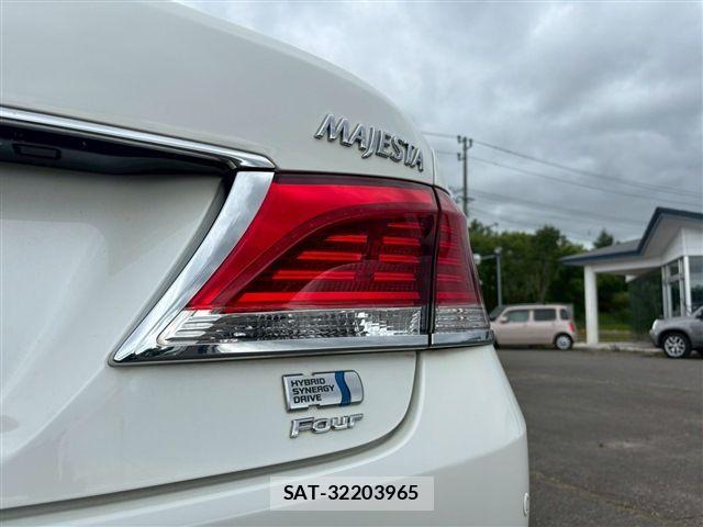 Toyota CROWN MAJESTA 2015-03 1136956-12