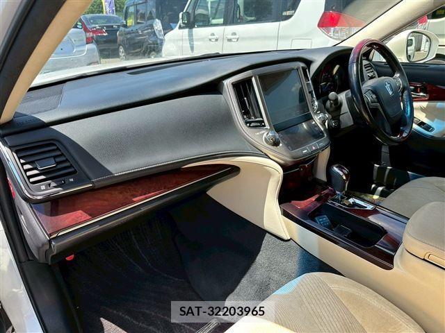 Toyota CROWN MAJESTA 2015-03 1136956-14